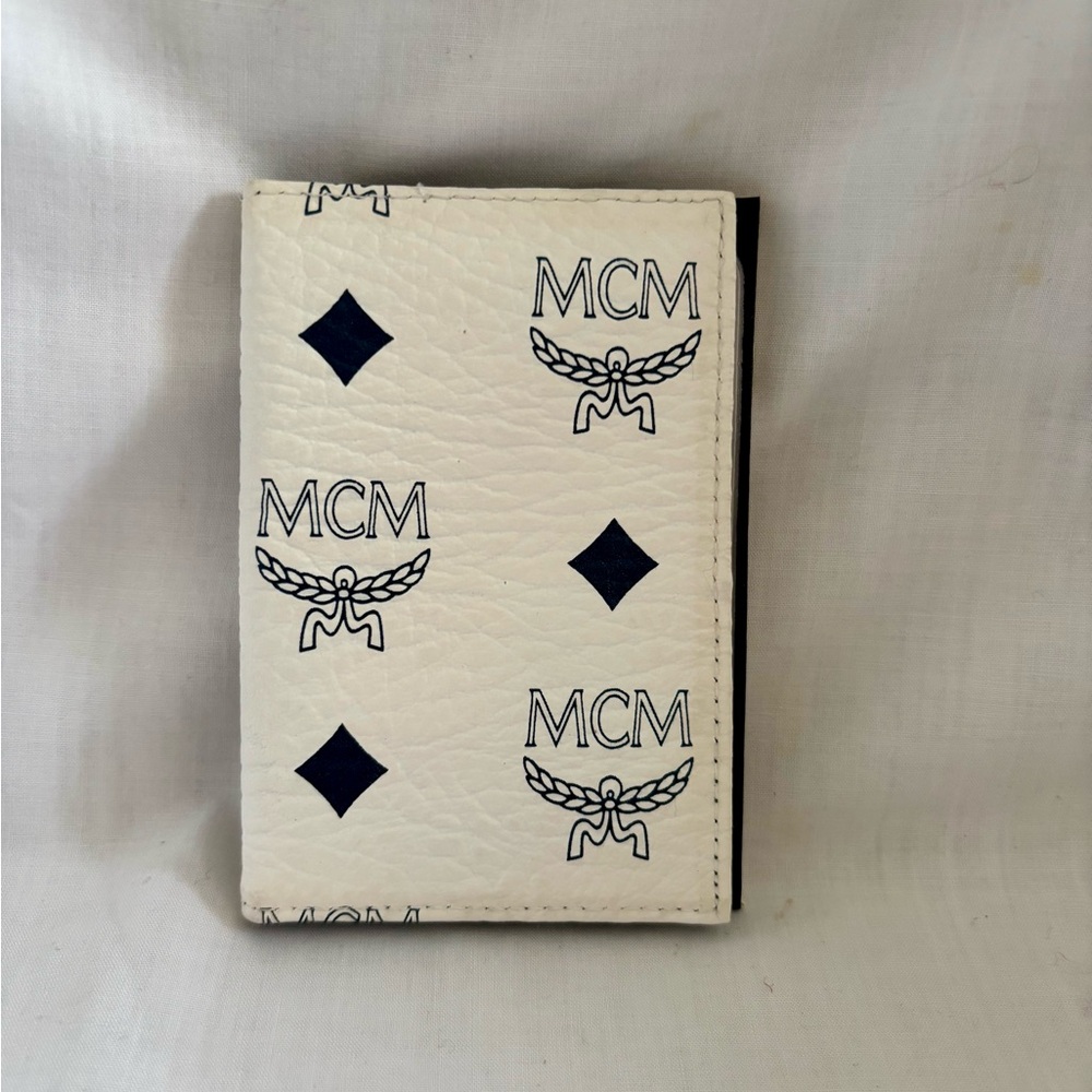 MCM Ivory and Navy Key & Card Holder